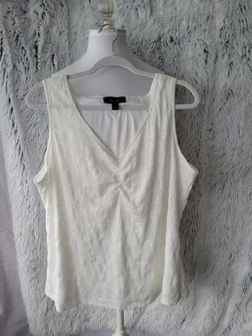 C. Wonder Cream V-Neck Embossed Floral Sleeveless Camisole